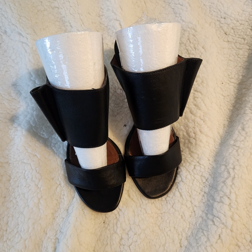 Liviana Conti leather heels sz 36